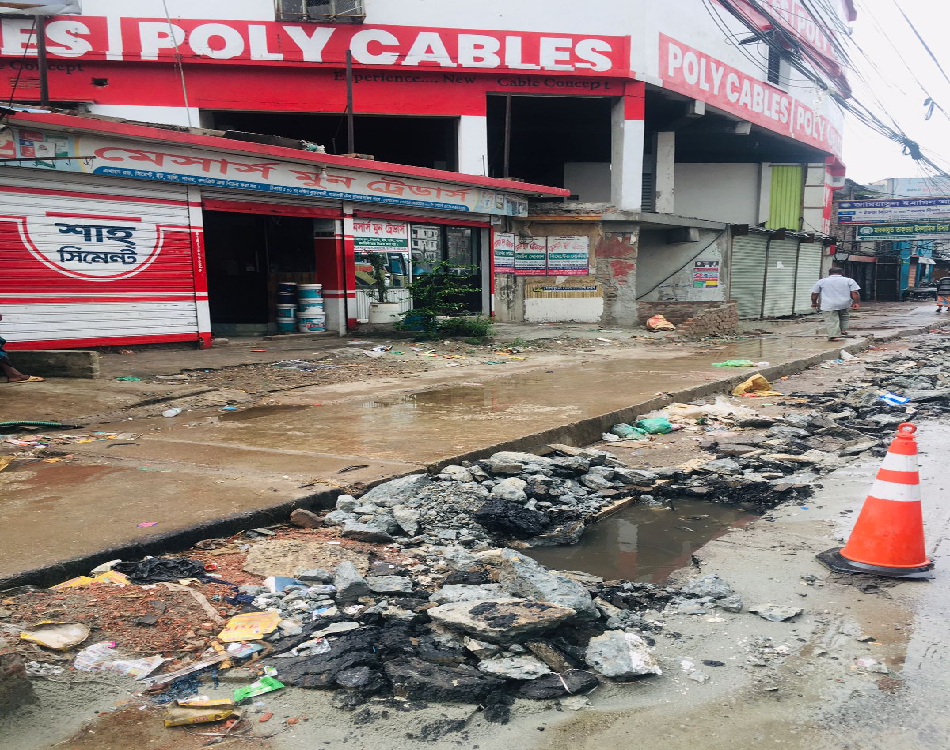 সড়কের উন্নয়ন শেষেই খোঁড়াখুঁড়ির হিড়িক, জানেনা ডিএসসিসি DSCC