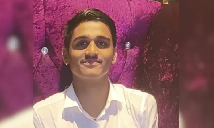 বেতন ১৮ হাজার, প্রেমিকাকে দিয়েছেন ২৯ কোটি টাকার ফ্ল্যাট হার্শাল কুমার