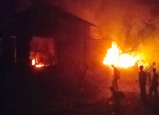 মাগুরায় ধর্ষণের শিকার শিশুটির বোনের শ্বশুর বাড়িতে বিক্ষুব্ধ জনতার আগুন মাগুরায় ধর্ষণের শিকার